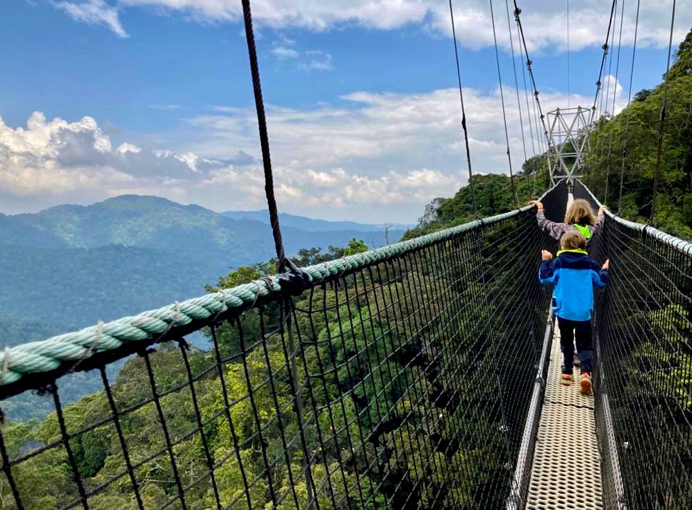 Solo Travel - Safe, Social & Free